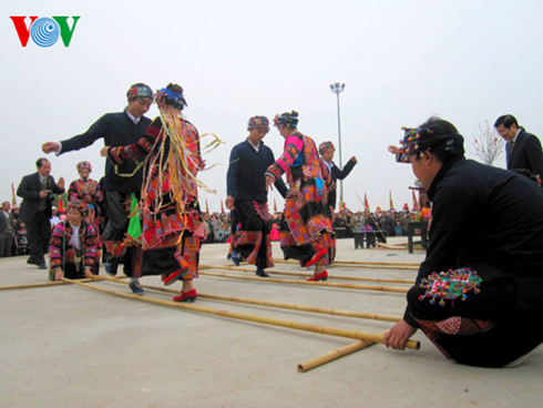 По всей стране проходят весенние праздники и фестивали